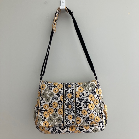 Vera Bradley MAKE A CHANGE Large Diaper Bag + Change Pad 
Go Wild - Spring 2013. - Picture 2 of 7